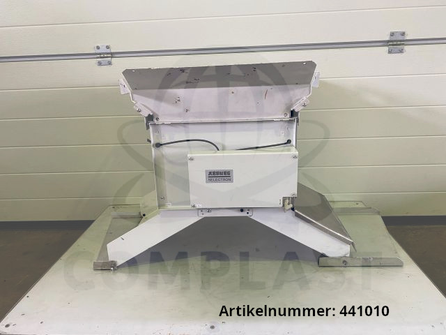 Arburg actuated parts chute with flap, height: 610 mm / 164.059