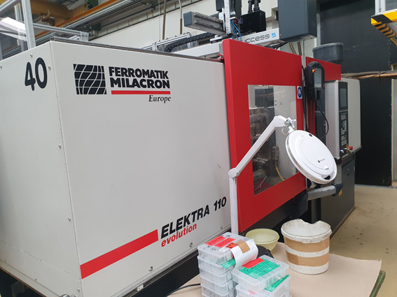 Ferromatik Milacron Elektra evolution EE110-300, 2004