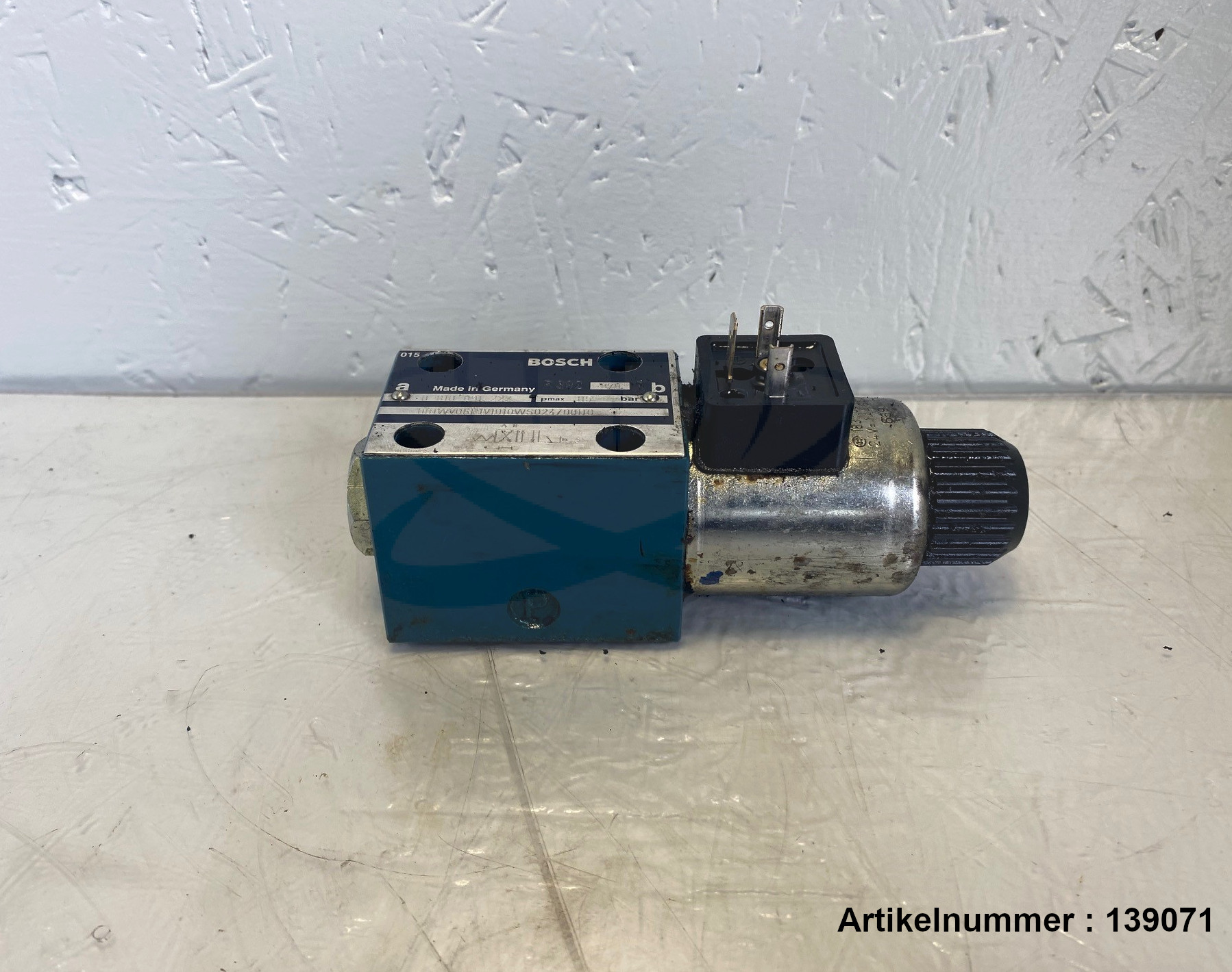 BOSCH 4/2 directional control valve NG6 / 0 810 091 222