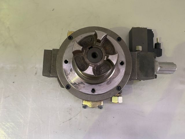 MOOG hydraulic radial piston pump / 0 514 500 145 / 10274824
