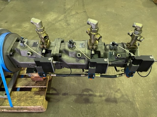 Rexroth_3er_Kombi Engel 3-fach Pumpenkombi + Motor 75kW AKP140_AKP140_AKP71 / 0403-620-10-10-160